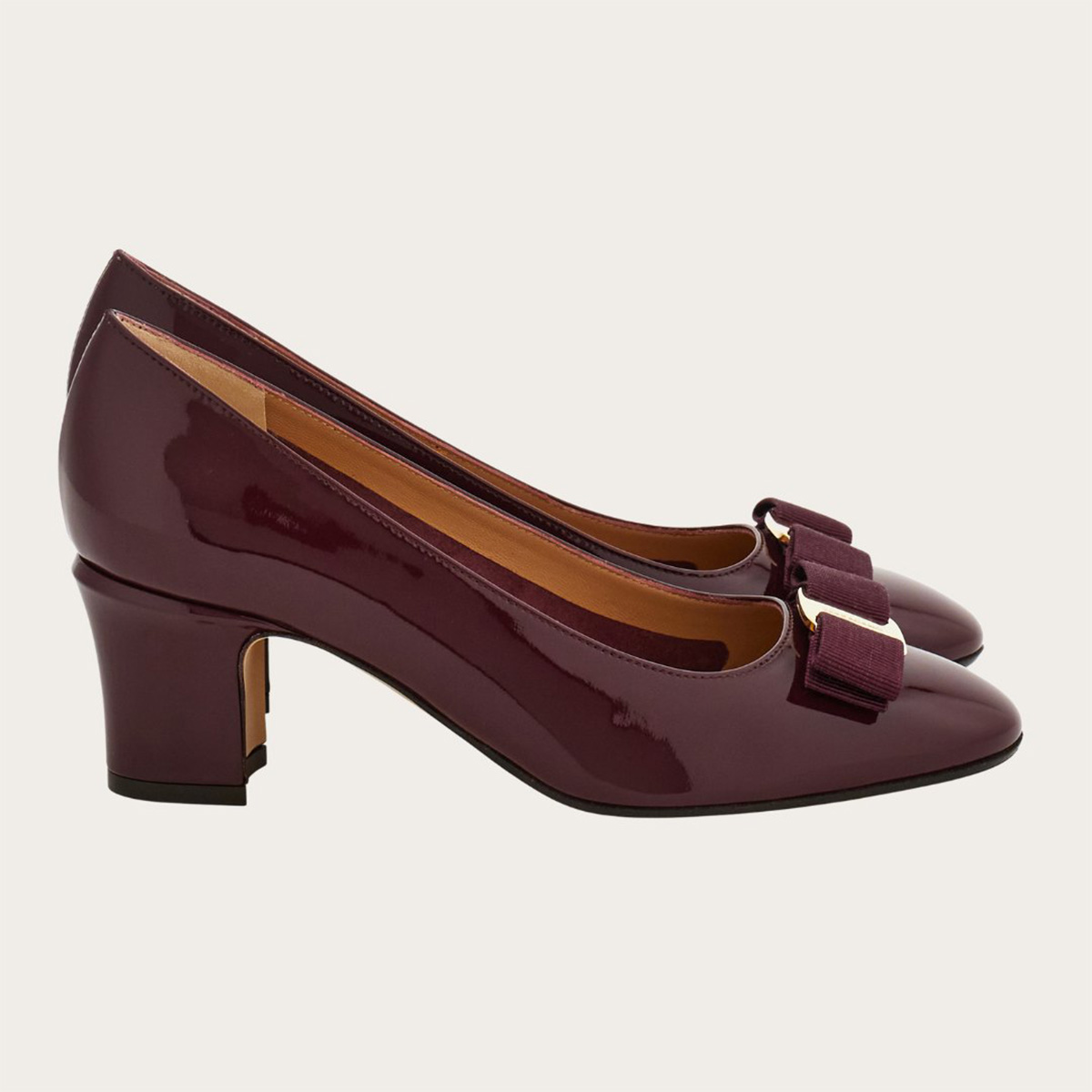 写真:ヴァラ・リボン パンプス Plum