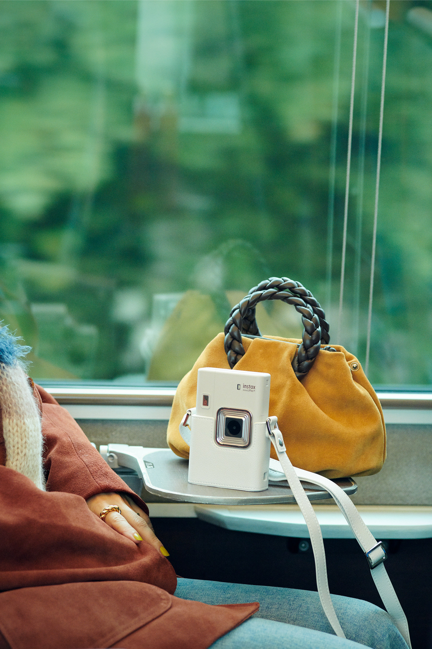 写真: 特急ロマンスカーとinstax mini LiPlay+<sup>&trade;</sup>