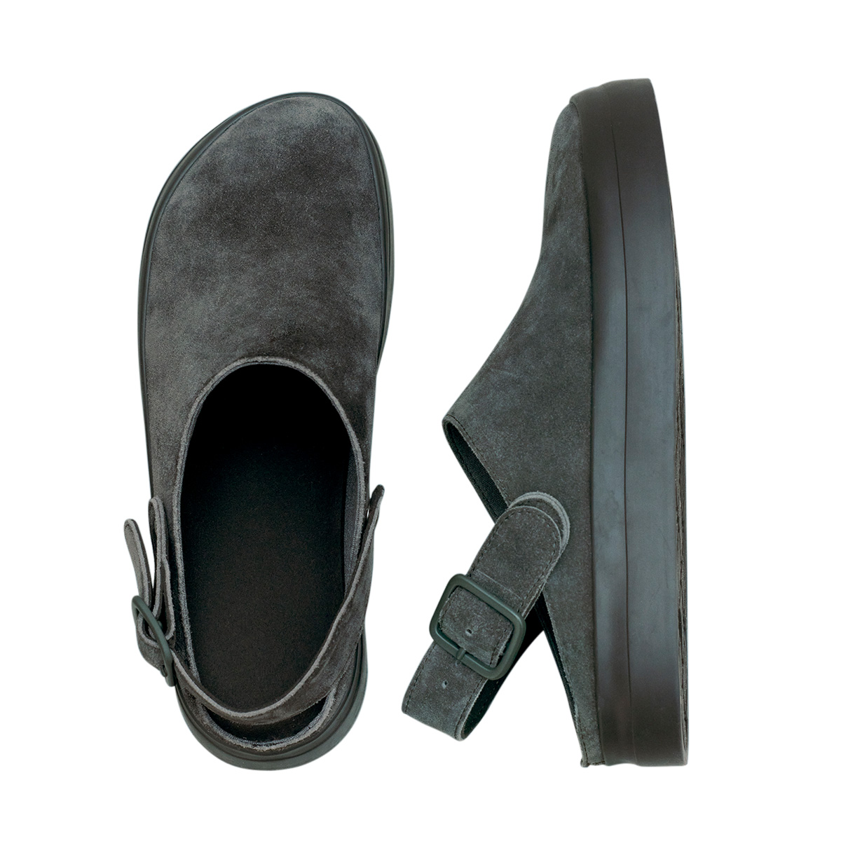 写真：サンダル￥17,900（4月発売予定）