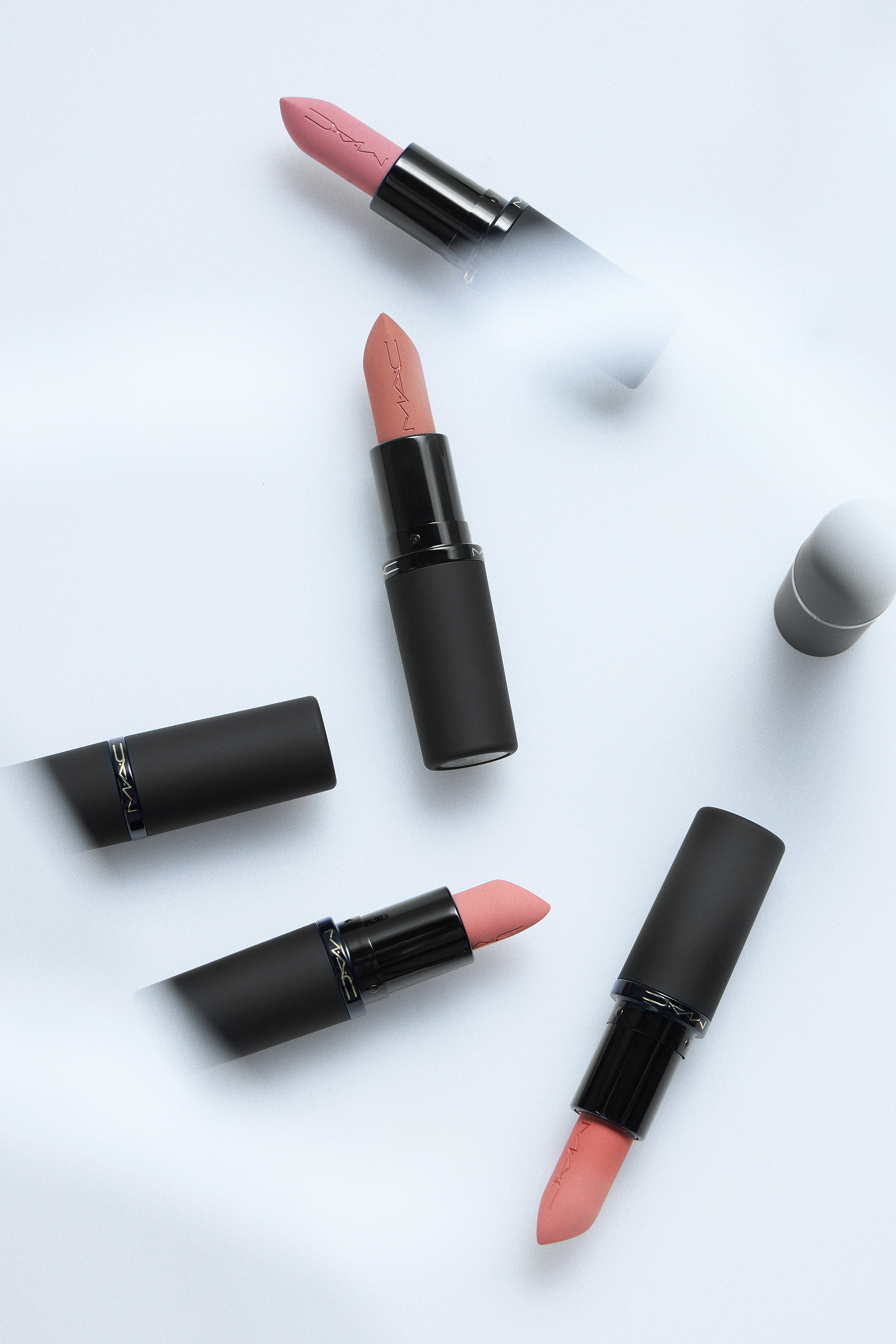 写真: パウダー キス ヘイジー マット リップスティック ガールズ ウィーケンド・同 テイケン・同 ビー マイ ブライズメード・同 テディ 2.0