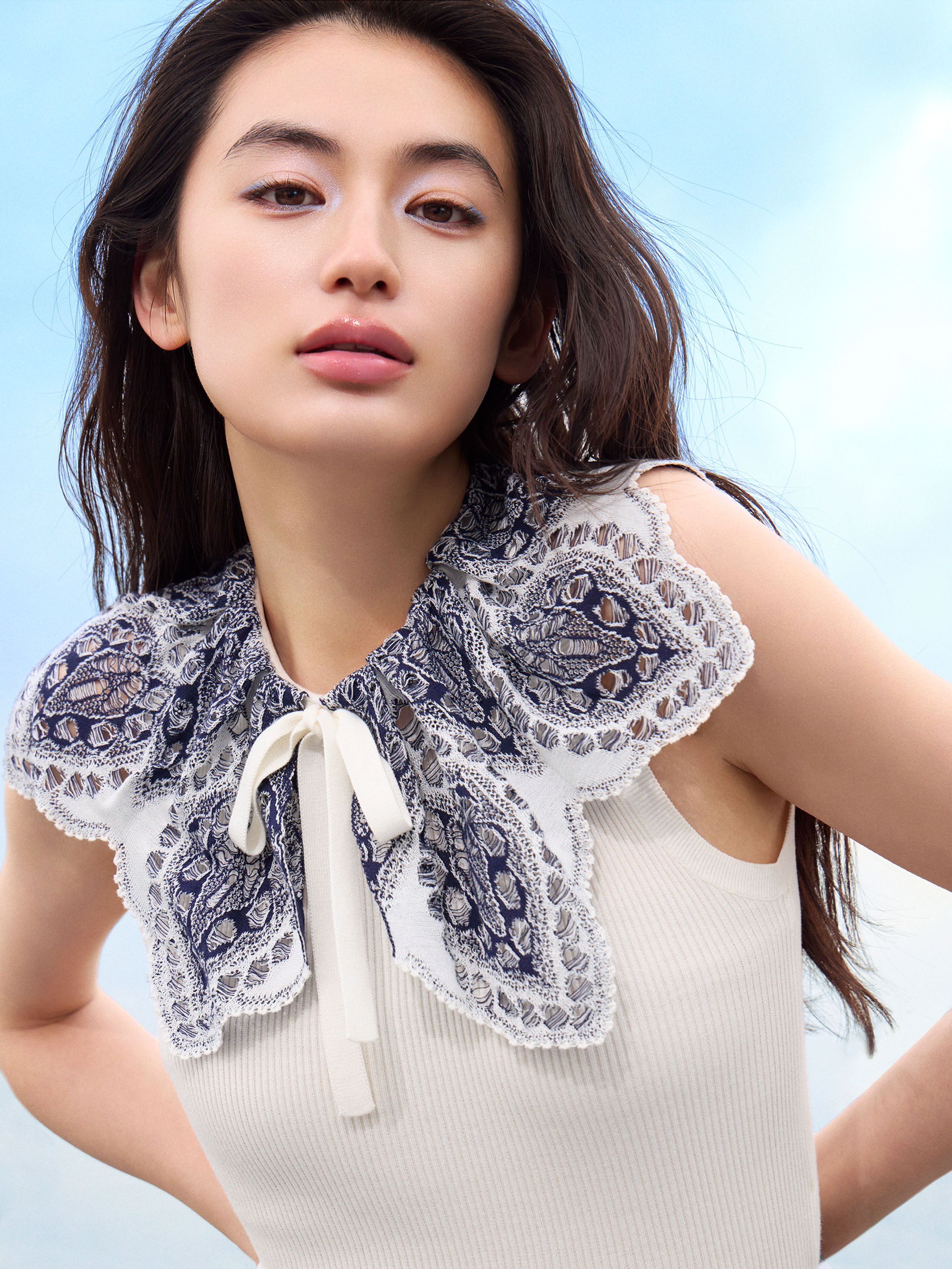 写真: メイクアップした八木莉可子さん