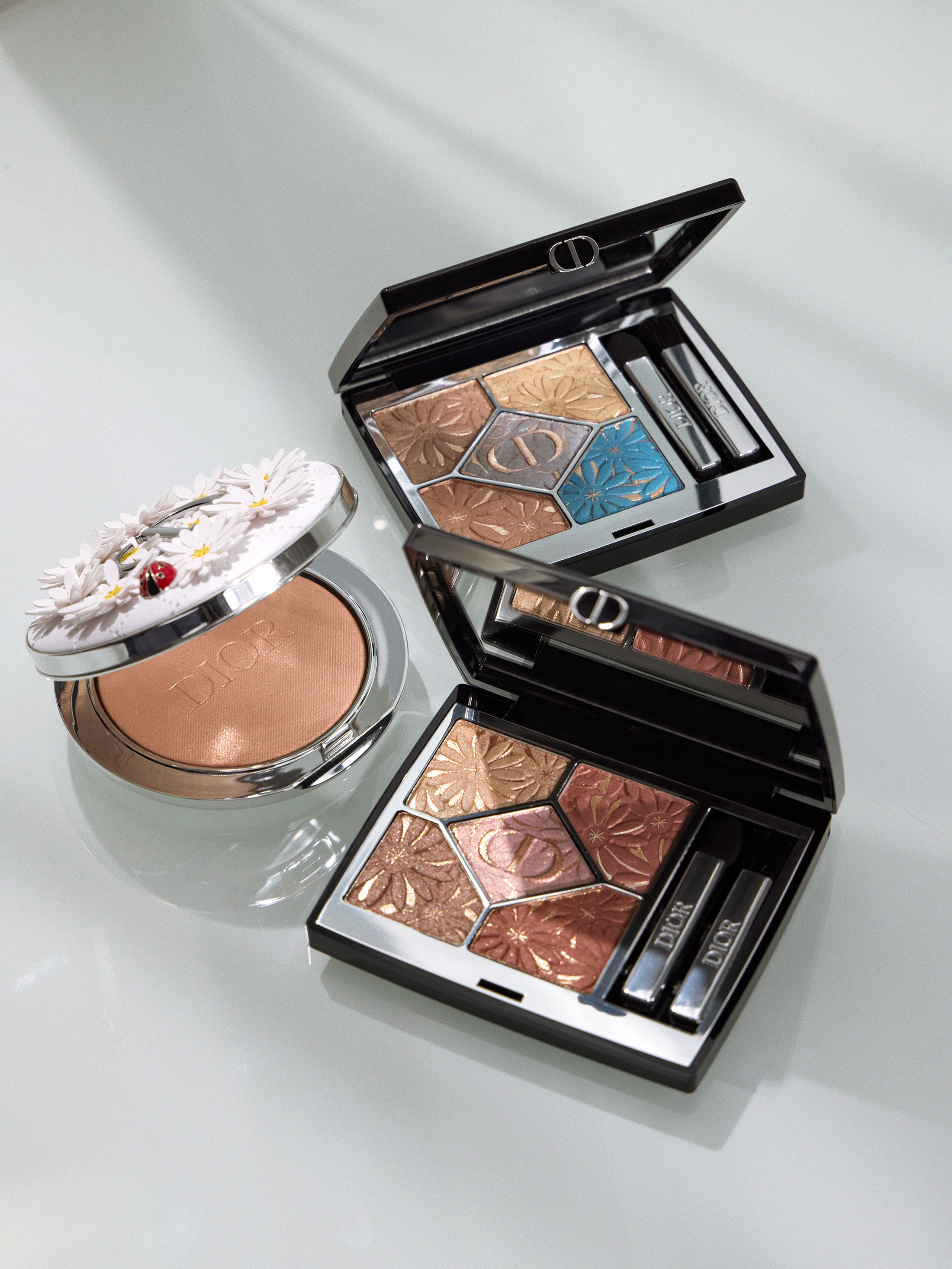 写真: 上から時計回りに ディオールショウ サンク クルール 162・同 670 ・ディオールスキン フォーエヴァー グロウ ルミナイザー 003〈すべて限定品〉