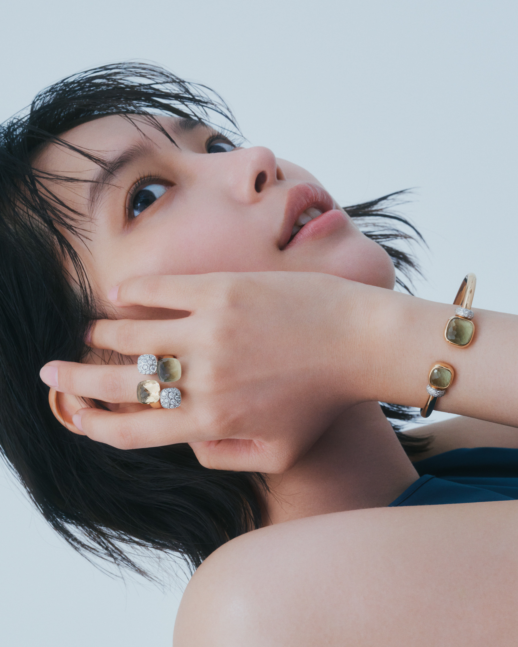 写真: 「ヌード」リングとブレスレットを身に着けた南沙良さん