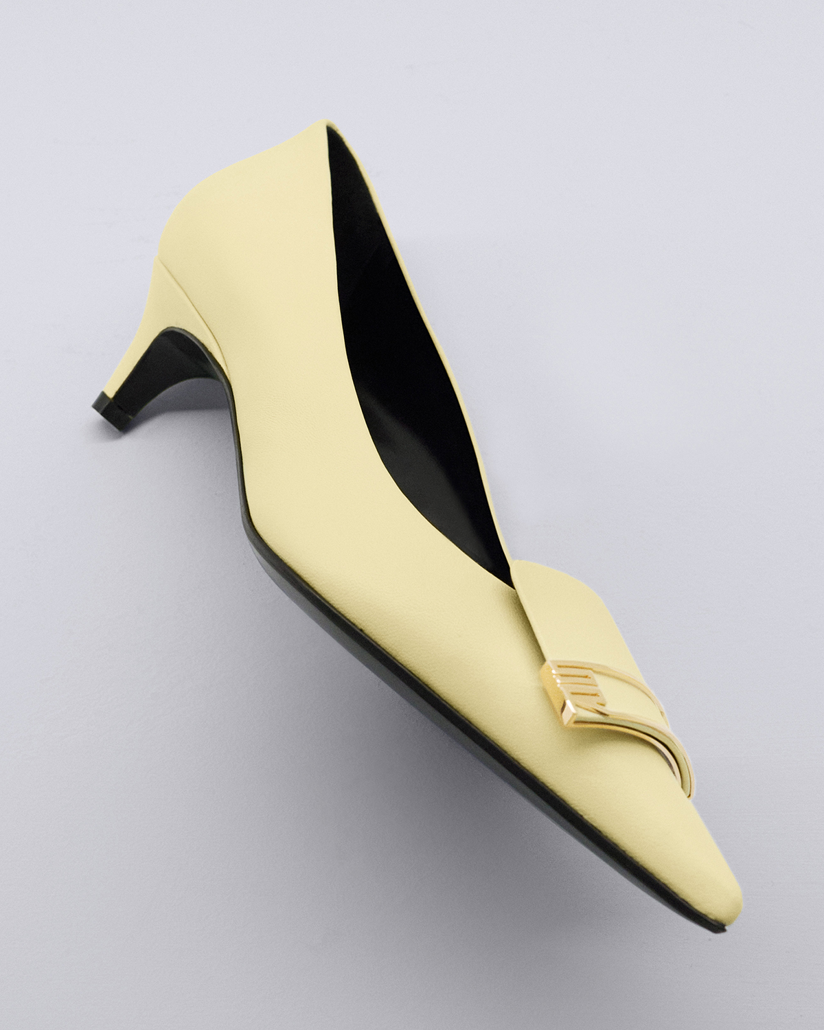 写真:「srEVOLV」パンプス