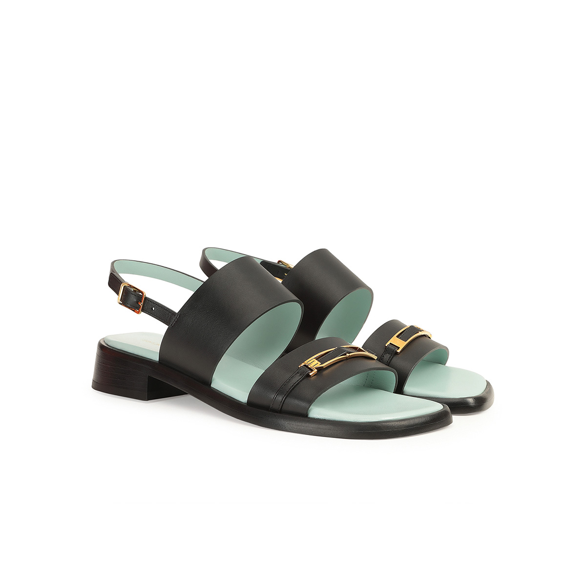 写真：「BITT」ストラップサンダル