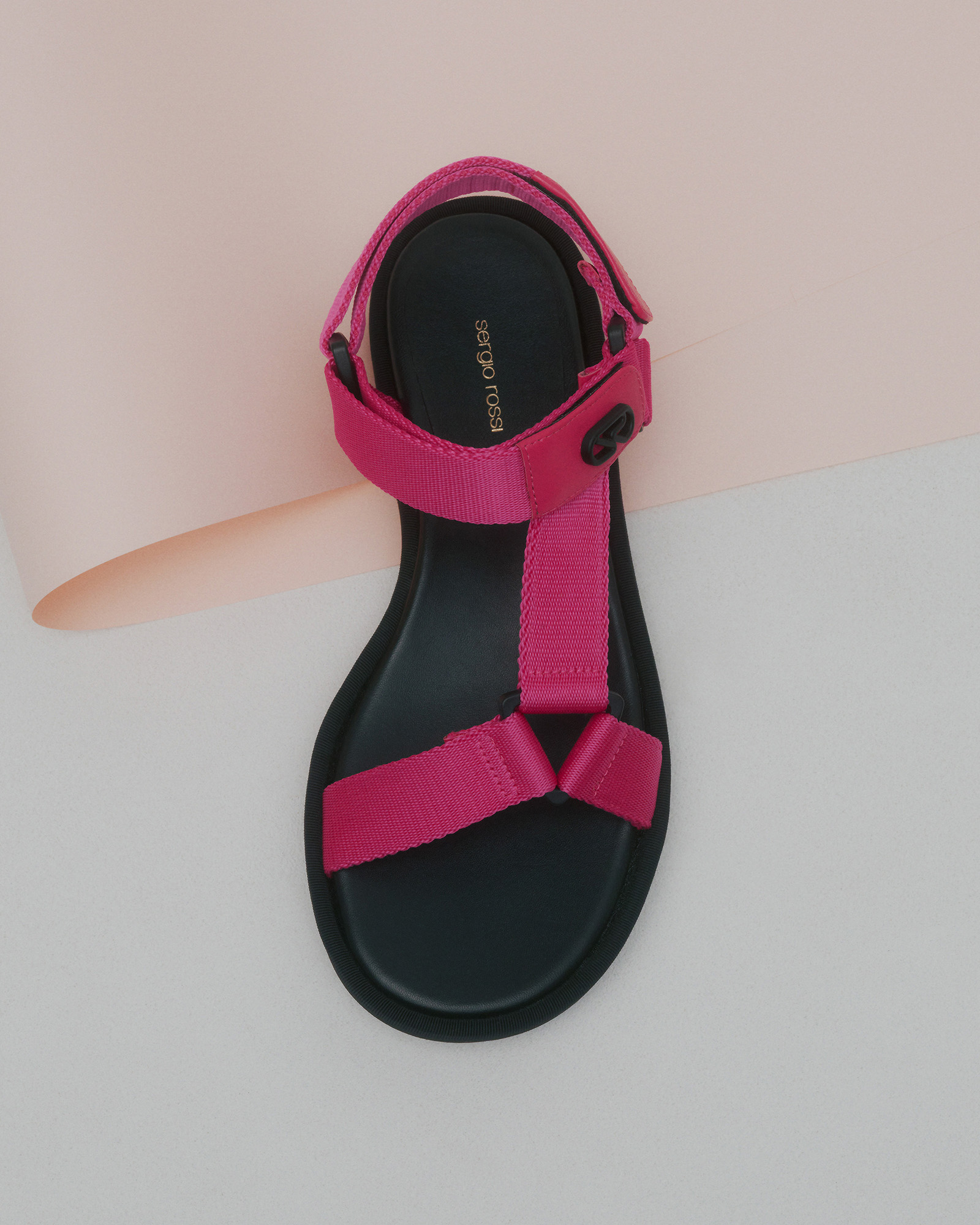 写真: 「TRAIL（トレイル）」サンダル