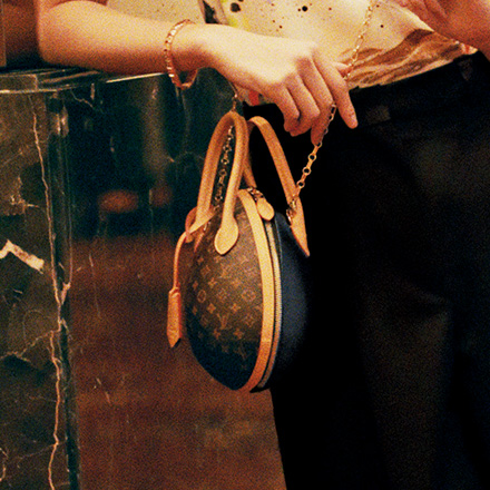 オブジェのよう 二度見しちゃう Louis Vuitton ハンドバック オブジェのよう 二度見しちゃう Louis Vuitton ハンドバック